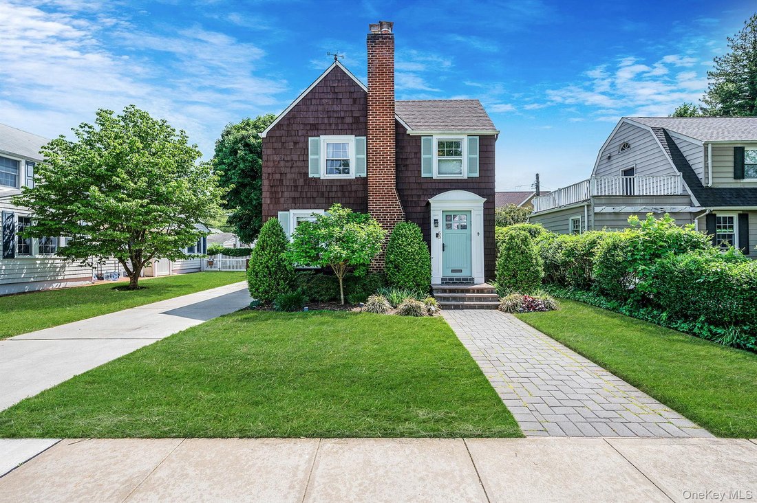 House in Garden City, New York, United States 1 - 18095987