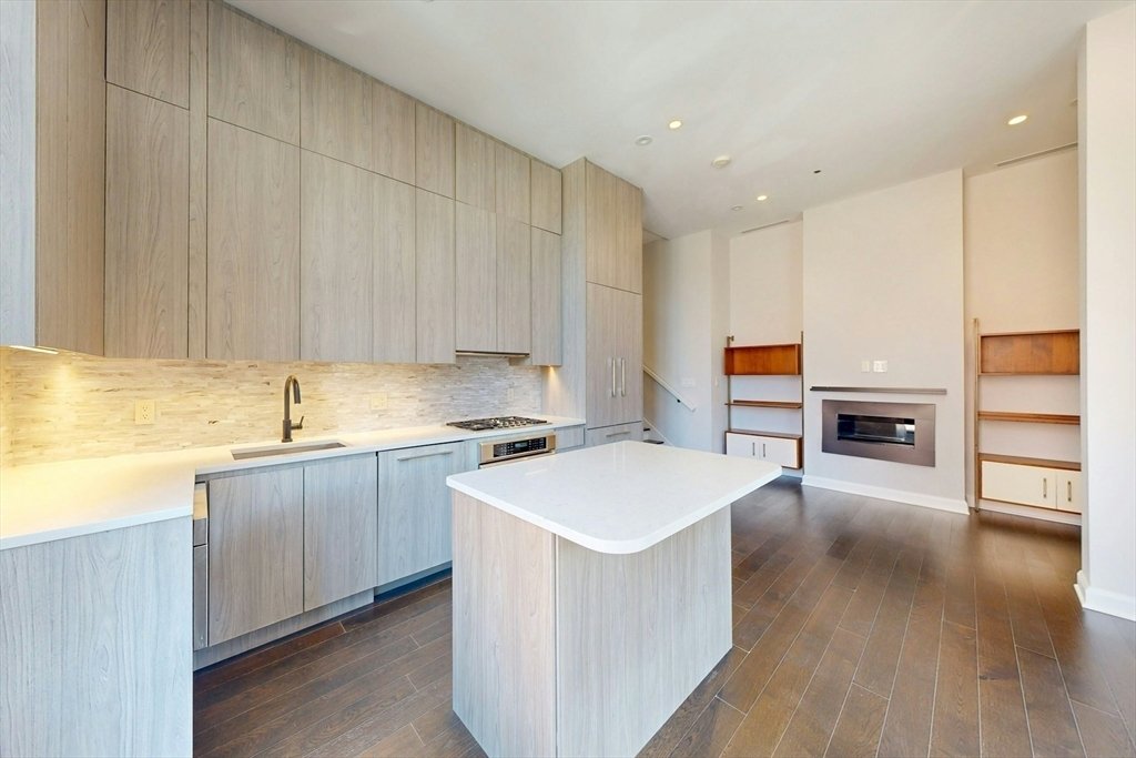 Condo in Boston, Massachusetts, United States 5 - 18103281