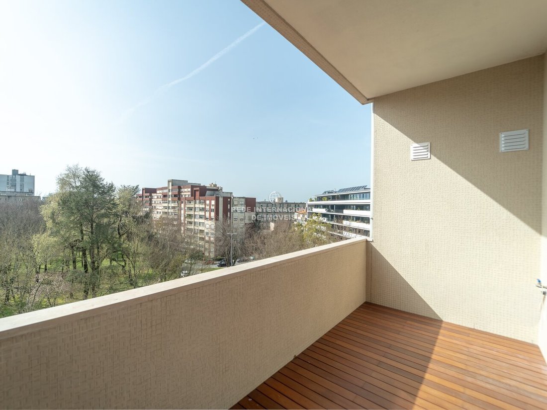 Apartment in Lordelo do Ouro e Massarelos, Porto District, Portugal 1 - 17500740