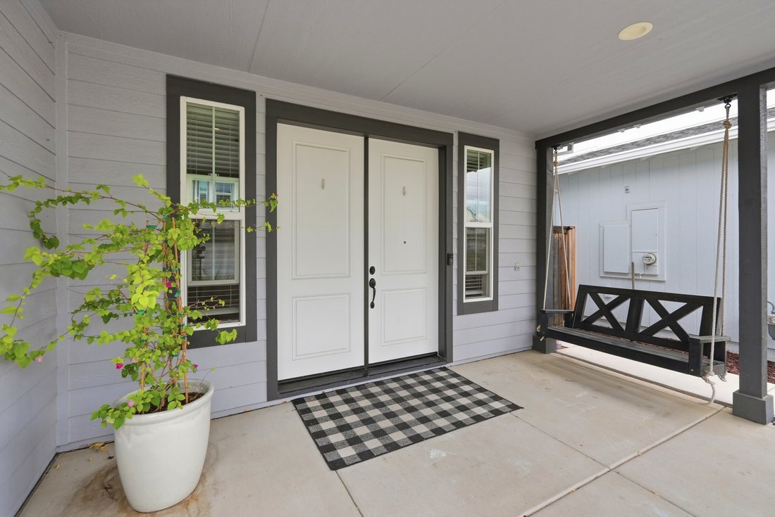 Folsom, California, United States 5 - 18090745