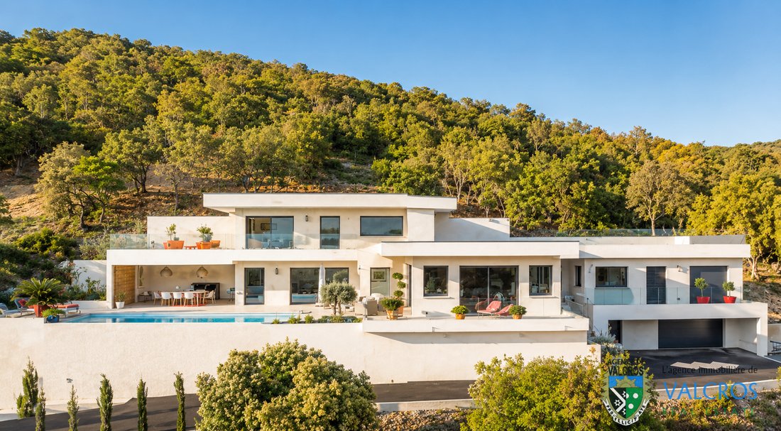 Villa in La Londe-les-Maures, Provence-Alpes-Côte d'Azur, France 2 - 17929388