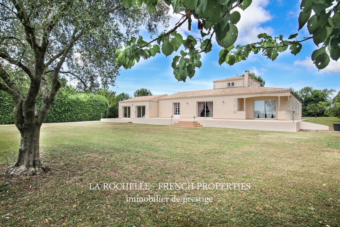 House in Saint-Medard-d'Aunis, Nouvelle-Aquitaine, France 2 - 18092725