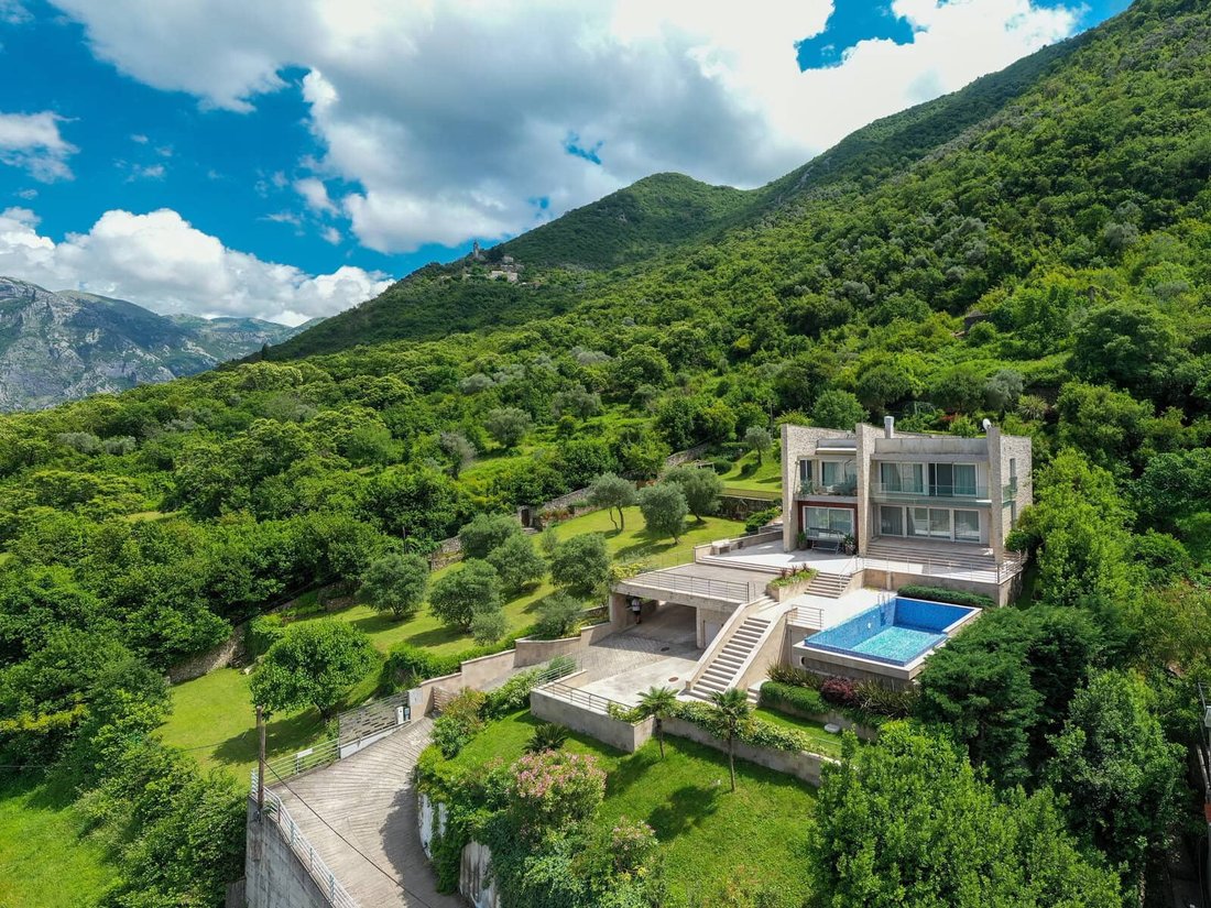 Villa in Donji Stoliv, Kotor Municipality, Montenegro 1 - 16503757