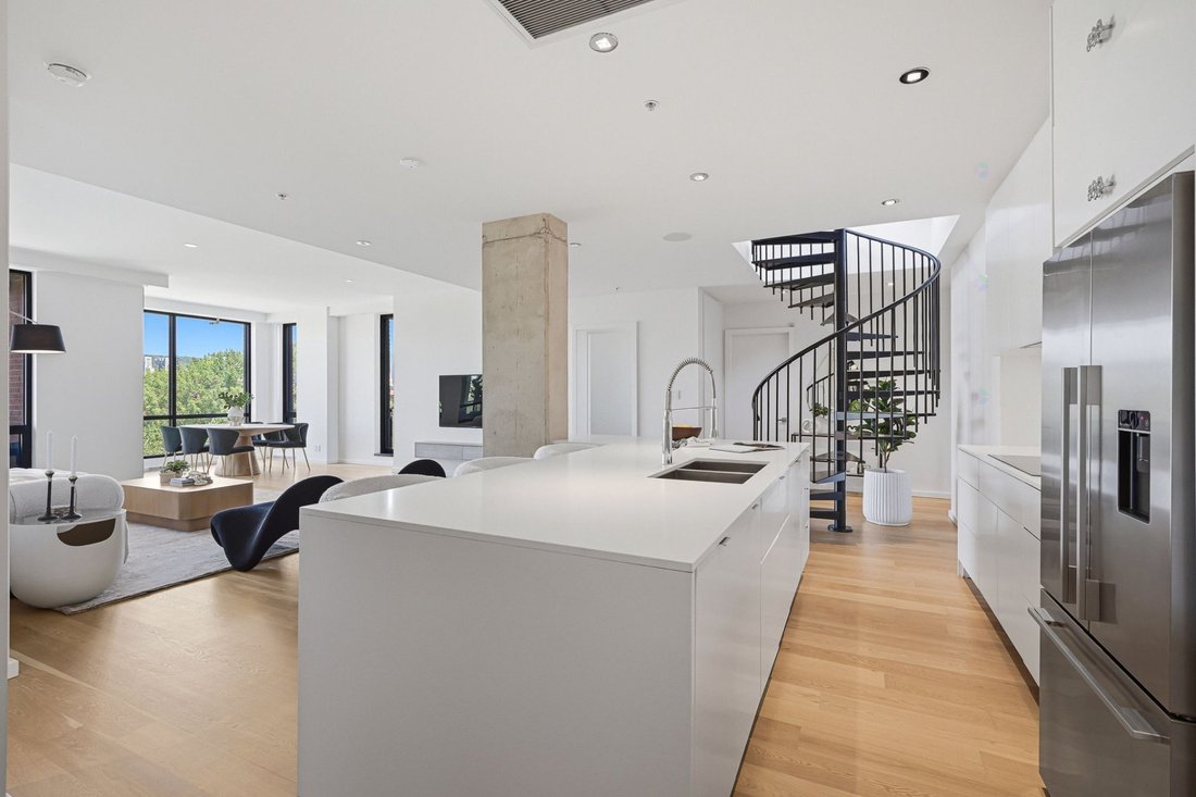 Condo in Montréal, Quebec, Canada 3 - 18107352