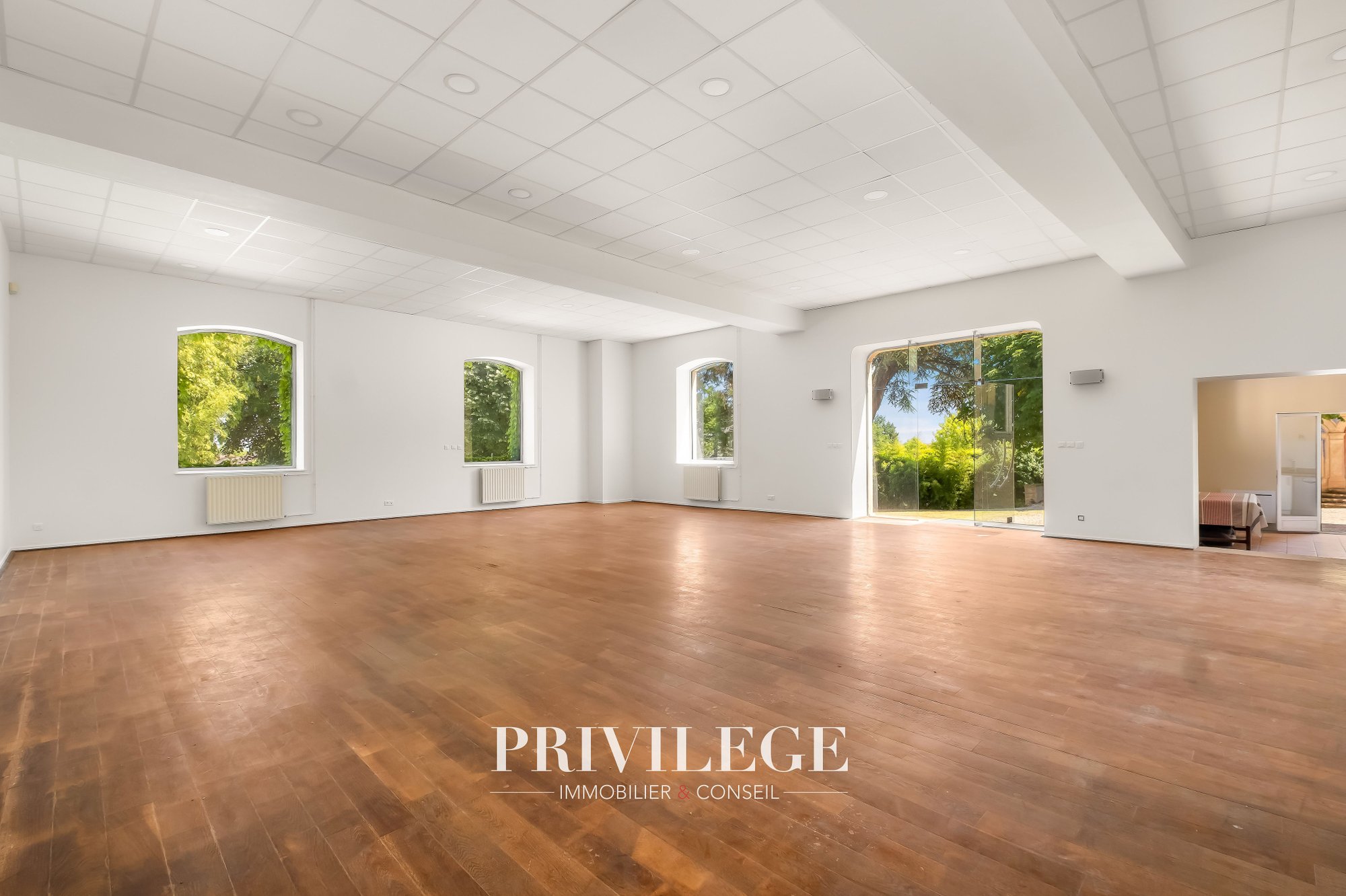 Loft D'exception De Plus De 300 M² Avec Piscine Et Jardin Privatif