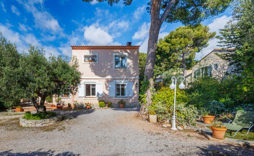 House in Peripherie, Cassis, France 1