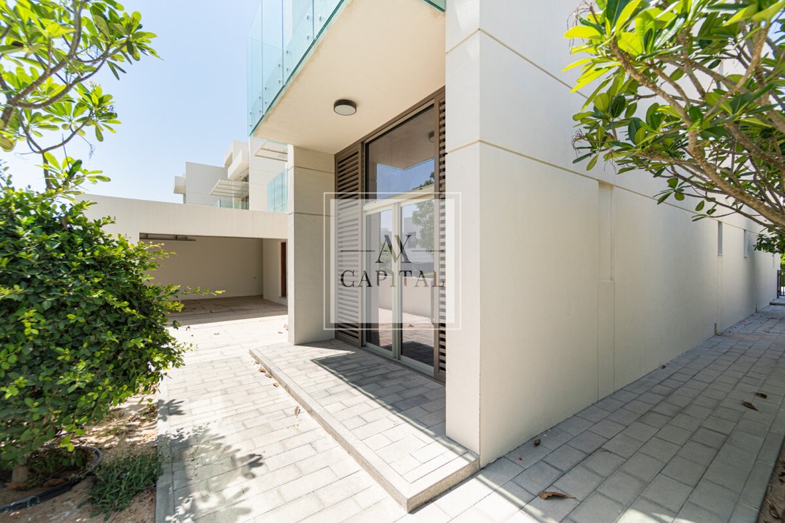 Villa in MBR- Al Merkad, Dubai, United Arab Emirates 4 - 18102925