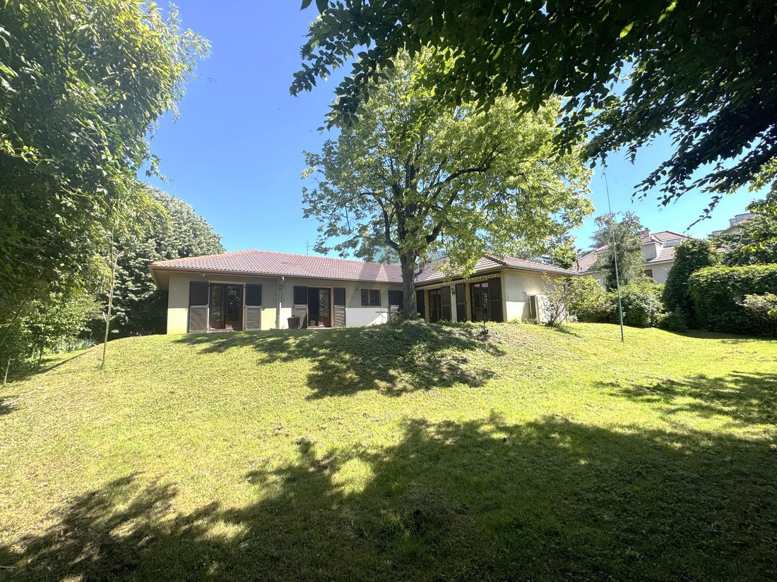 House in Champagne-au-Mont-d'Or, Auvergne-Rhône-Alpes, France 1 - 18102948