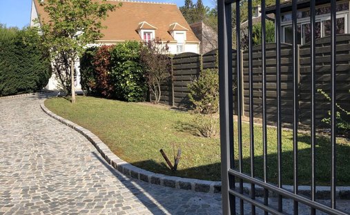 Maison à Ouest, Lamorlaye, France 1