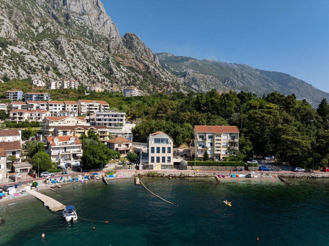 Apartment in Dobrota, Kotor Municipality, Montenegro 2 - 16503947