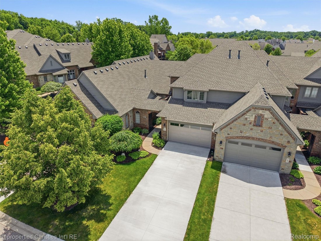 Condo in South Lyon, Michigan, United States 2 - 18099166