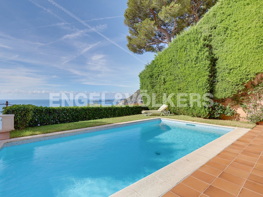 House in Èze, Provence-Alpes-Côte d'Azur, France 3 - 18093434