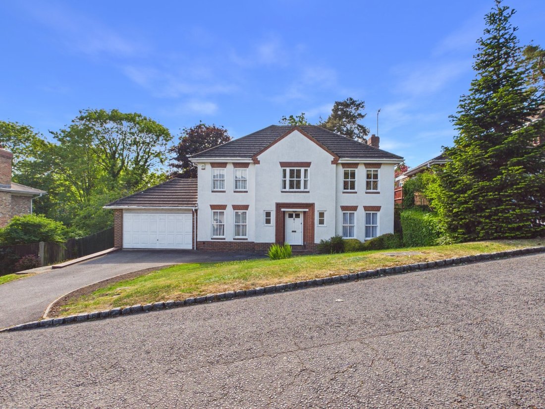 House in Tatling End, Gerrards Cross, England 2 - 18091755