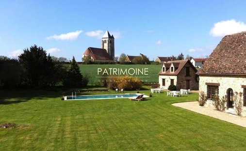 Villa in Hanches, Centre-Val de Loire, France 1