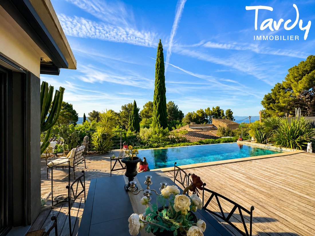 House in Saint-Cyr-sur-Mer, Provence-Alpes-Côte d'Azur, France 3 - 18092496