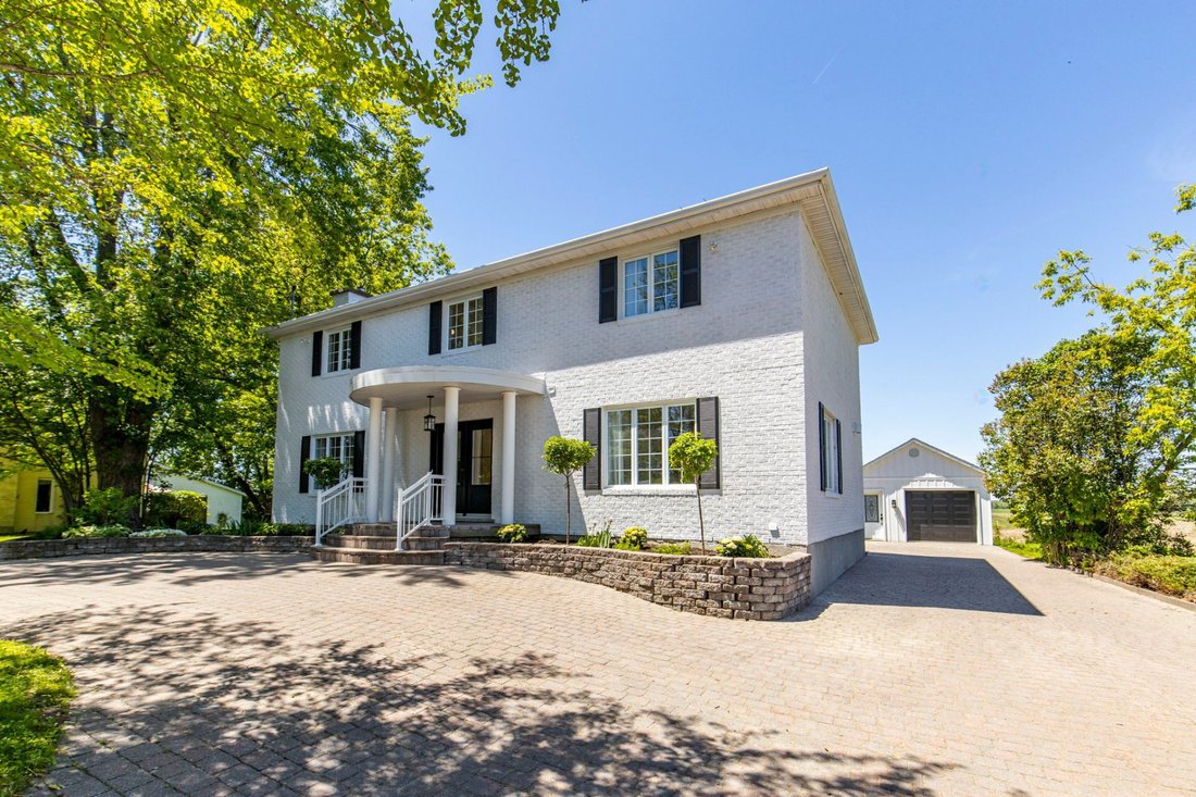 House in Saint-Basile-le-Grand, Quebec, Canada 1 - 18096458