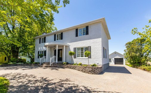 House in Saint-Basile-le-Grand, Quebec, Canada 1