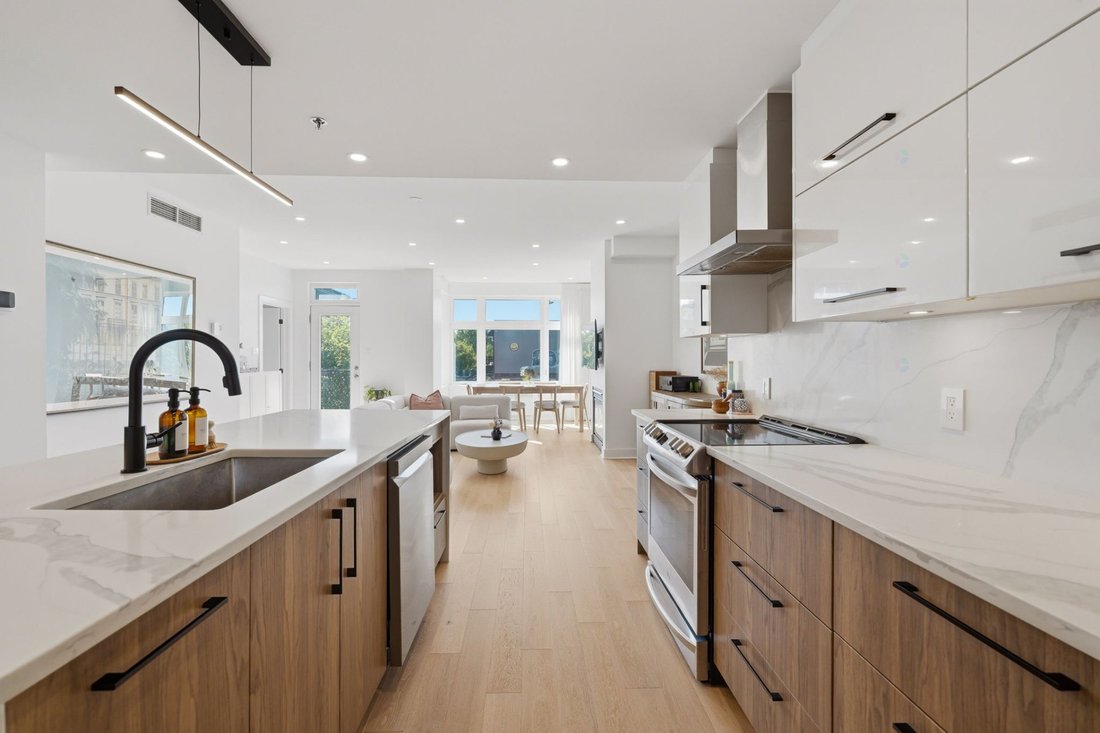 Condo in Montréal, Quebec, Canada 3 - 18096405