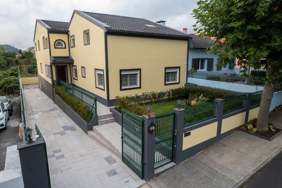 Villa in Rosto do Cao (Sao Roque), Azores, Portugal 1 - 16274438