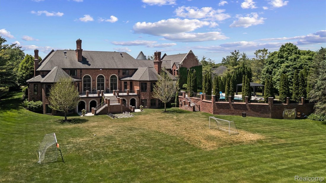 House in Rochester Hills, Michigan, United States 4 - 18099159