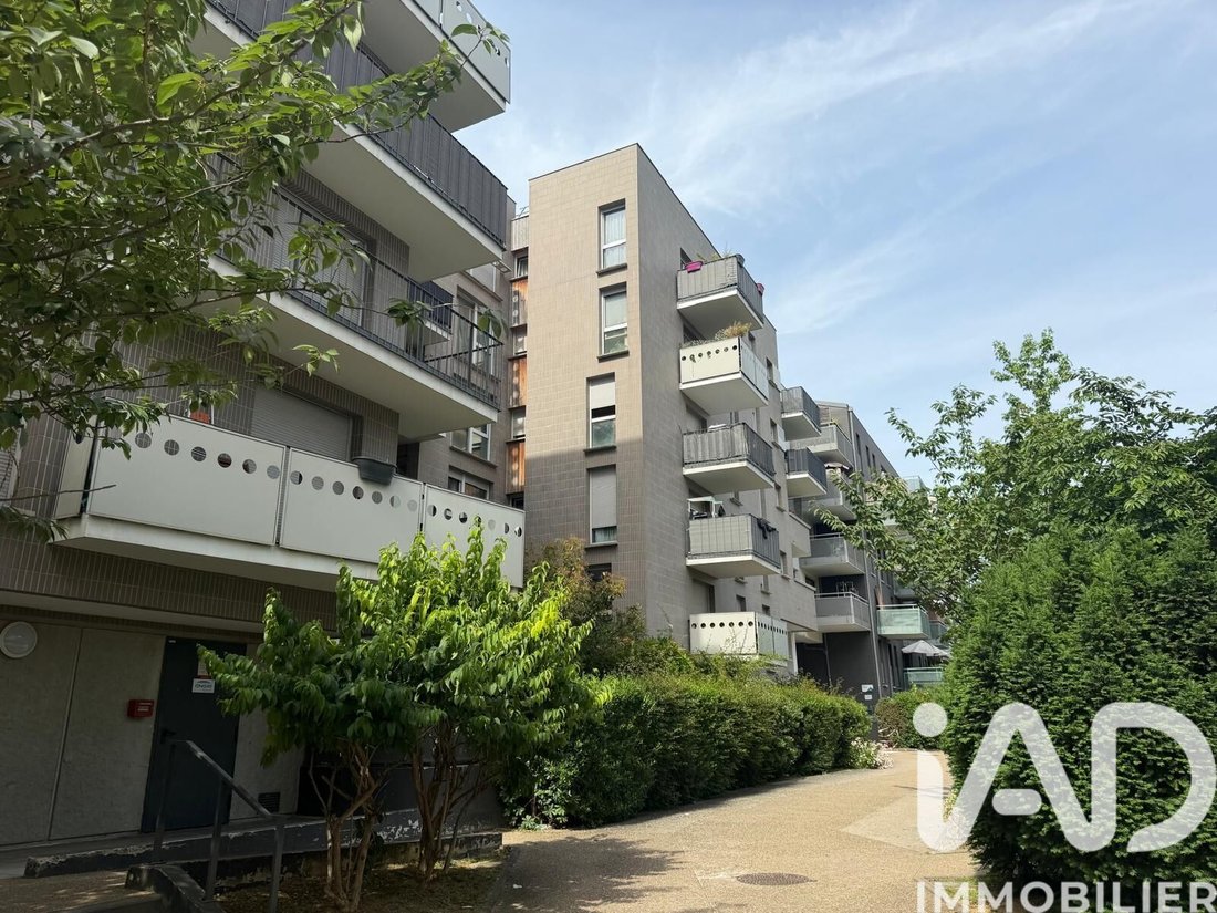 Apartment in Cité Pierre et Marie Curie, Ivry-sur-Seine, France 1 - 18097108