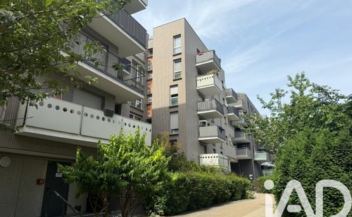 Apartment in Cité Pierre et Marie Curie, Ivry-sur-Seine, France 1