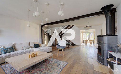 House in Plateau Ouest, Suresnes, France 1