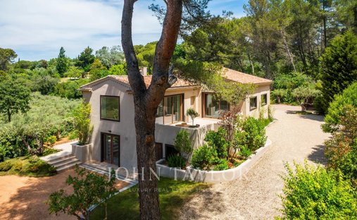 House in Est-Repentance-Les Trois Bons Dieux, Aix-en-Provence, France 1