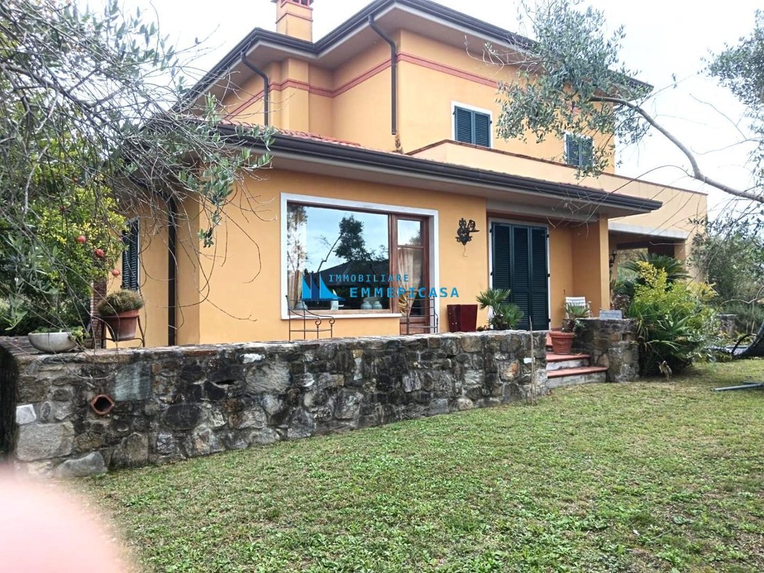 Villa in Fontia-Fossola-Fossone, Marina di Carrara, Tuscany 1 - 18107165