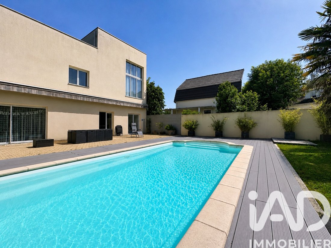 House in Stalingrad, Le Blanc-Mesnil, France 1 - 18105909