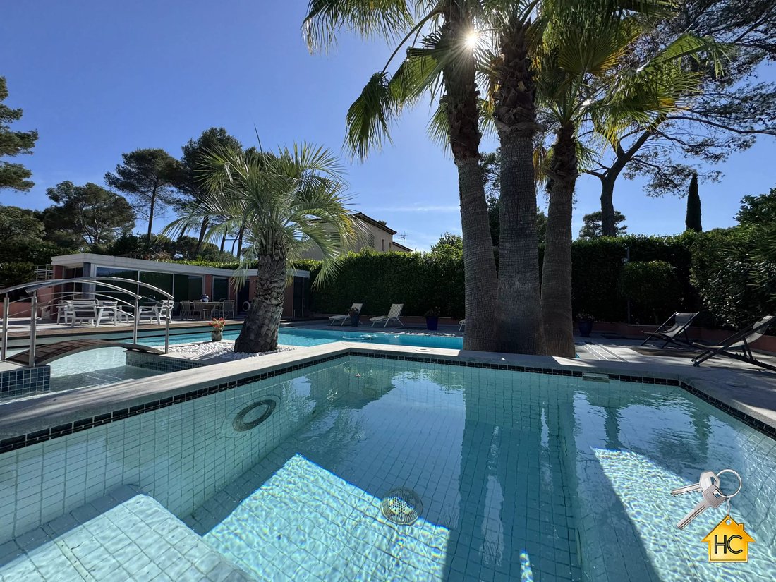 Villa in Mougins, Provence-Alpes-Côte d'Azur, France 1 - 18101682