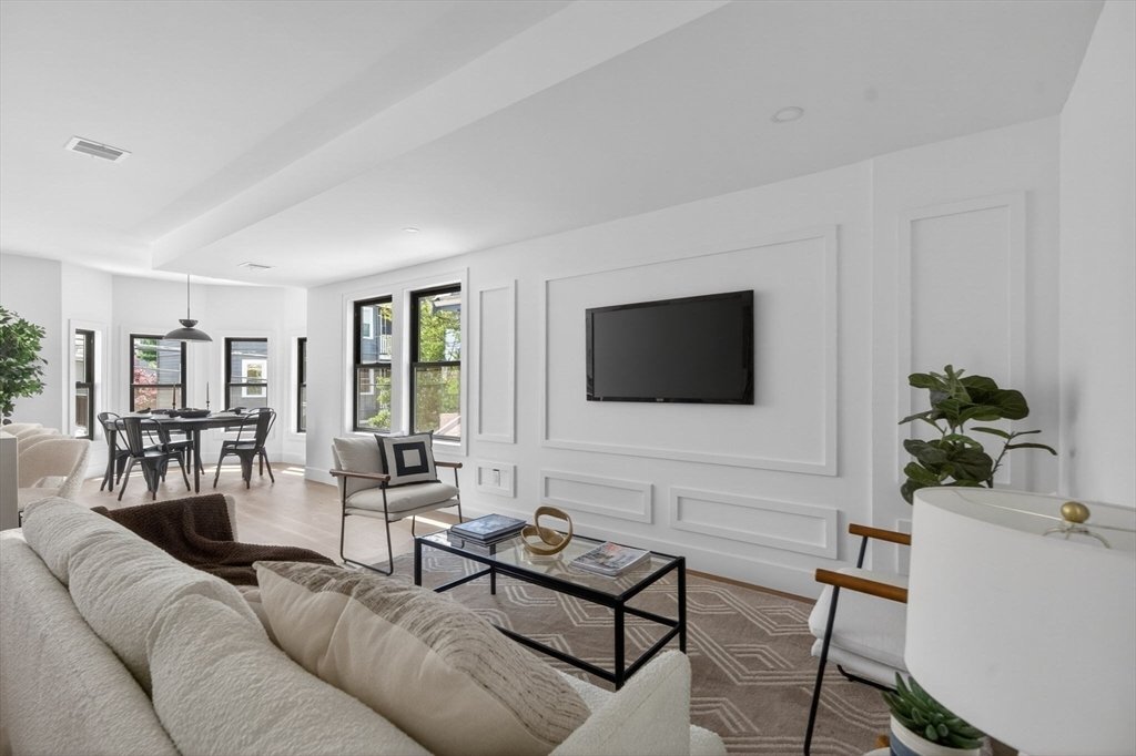 Condo in Somerville, Massachusetts, United States 2 - 18092315