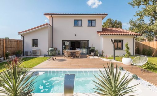 House in Bourg, Mimizan, France 1