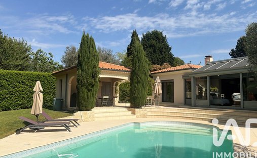 House in Saint-Aubin-de-Medoc, Nouvelle-Aquitaine, France 1