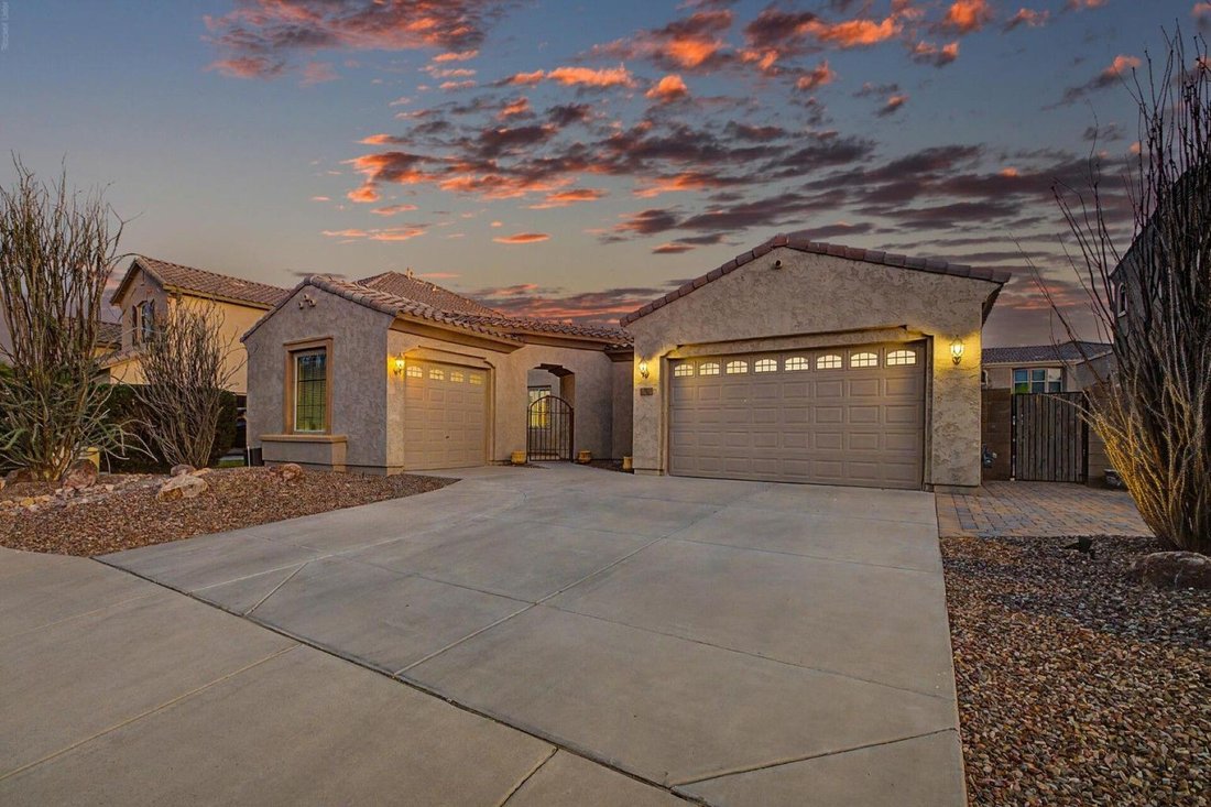 Chandler, Arizona, United States 3 - 18090794