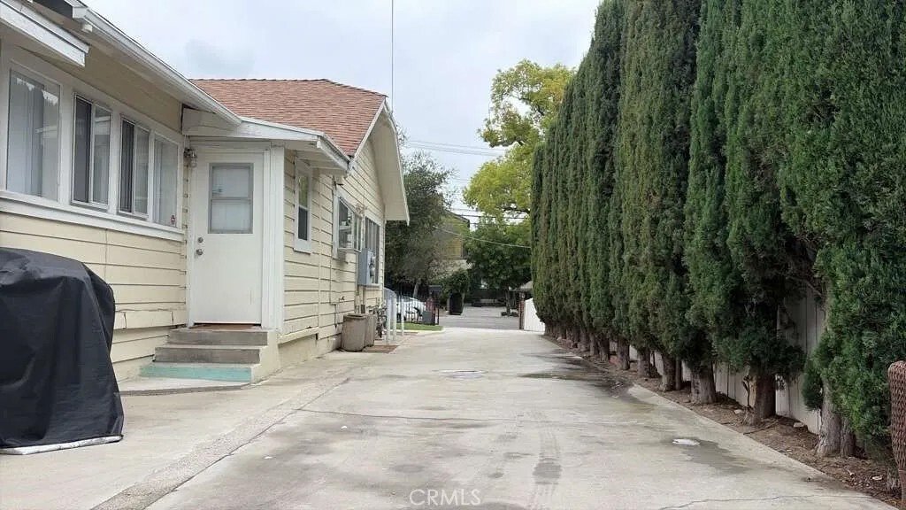 Altadena, California, United States 5 - 17975468
