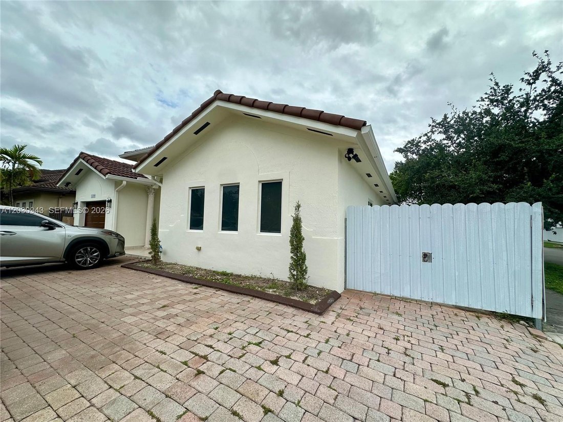 House in Miami, Florida, United States 2 - 18101068