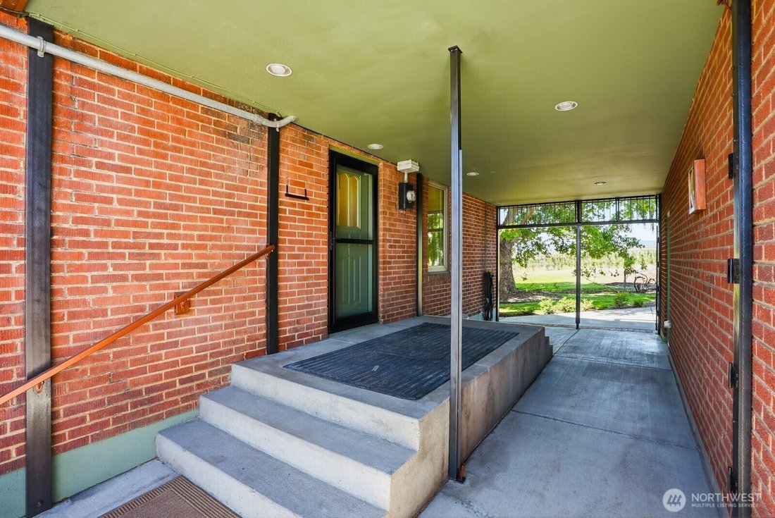 House in Yakima, Washington, United States 3 - 18095976