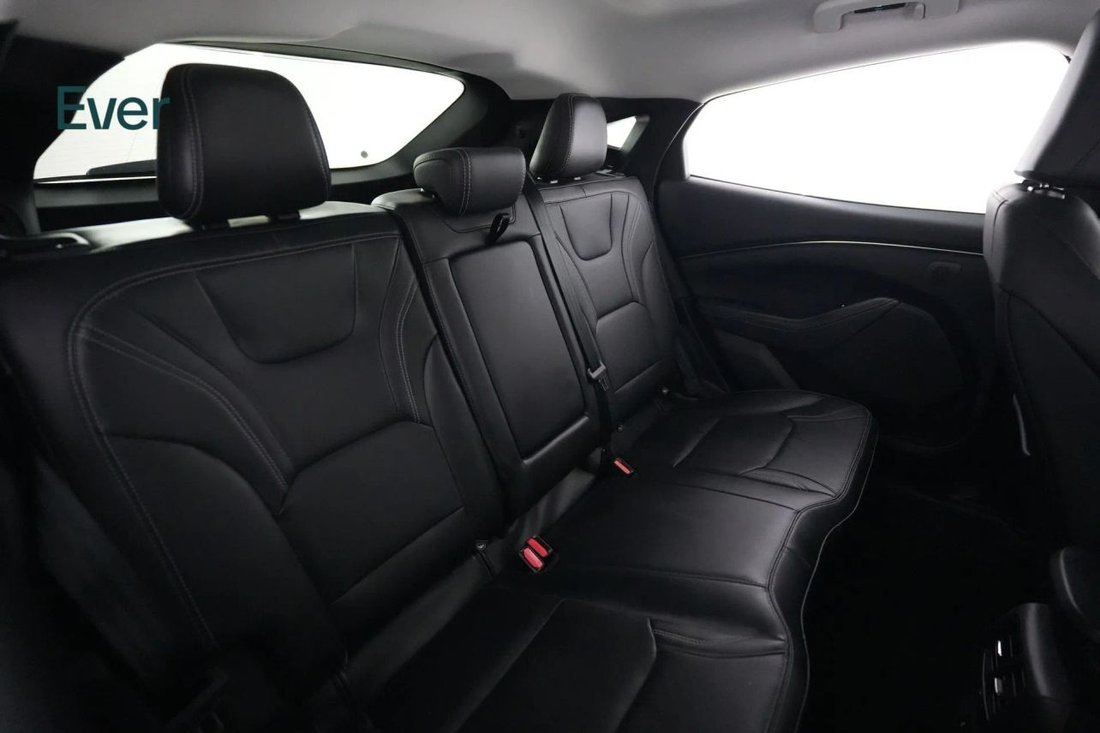 Suv in San Francisco, CA, United States 5 - 18032229