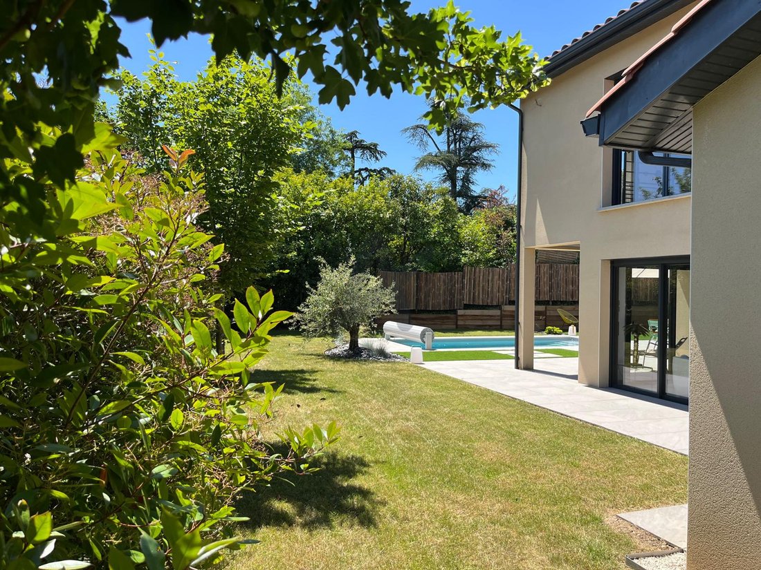 House in Charbonnieres-les-Bains, Auvergne-Rhône-Alpes, France 2 - 18092824