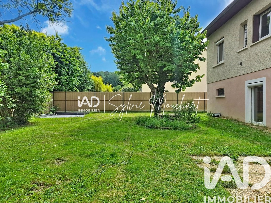 House in Les Clayes-sous-Bois, Ile-de-France, France 1 - 18105963