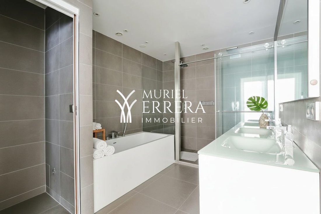 Apartment in Palais Royal, Paris 1er Arrondissement, Paris 4 - 18092432