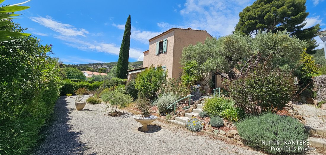 Villa in Notre Dame des Routes, Toulon, France 1 - 18107508