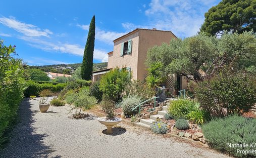 Villa in Notre Dame des Routes, Toulon, France 1