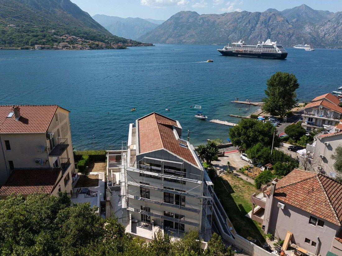 Apartment in Dobrota, Kotor Municipality, Montenegro 4 - 16503947