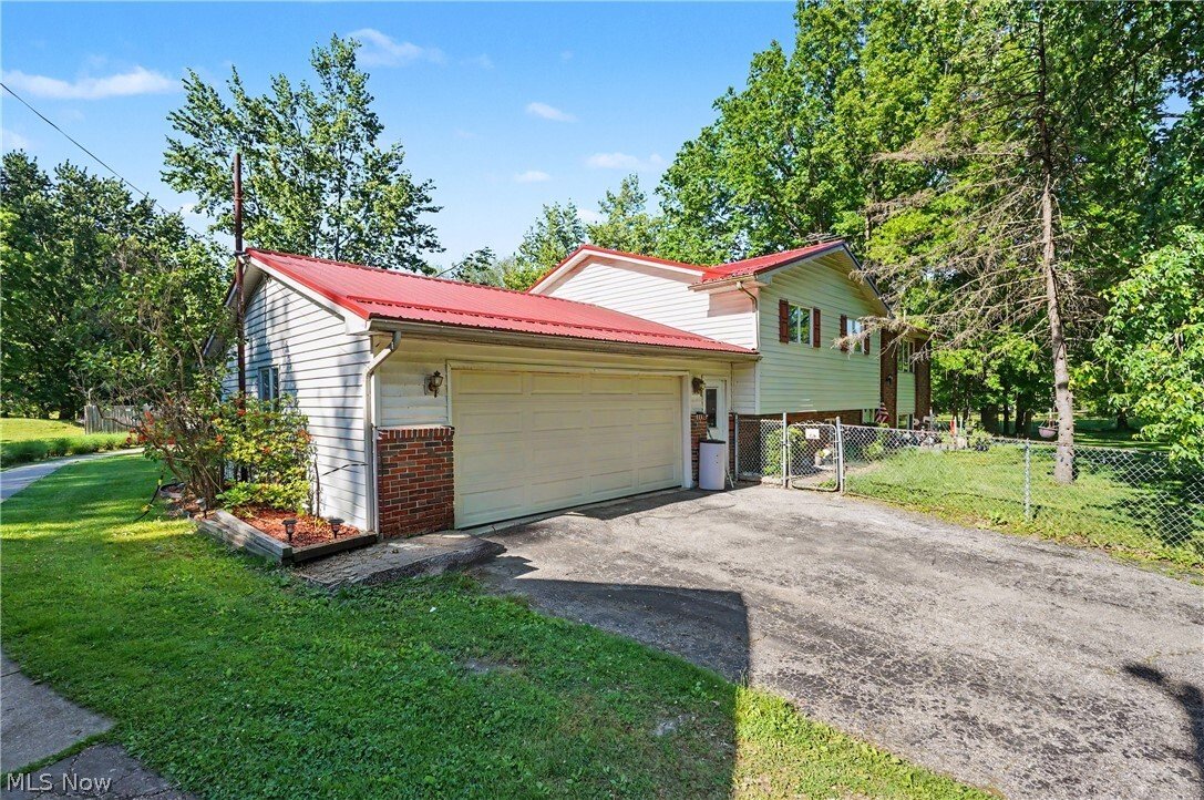 House in Southington, Ohio, United States 2 - 18102319