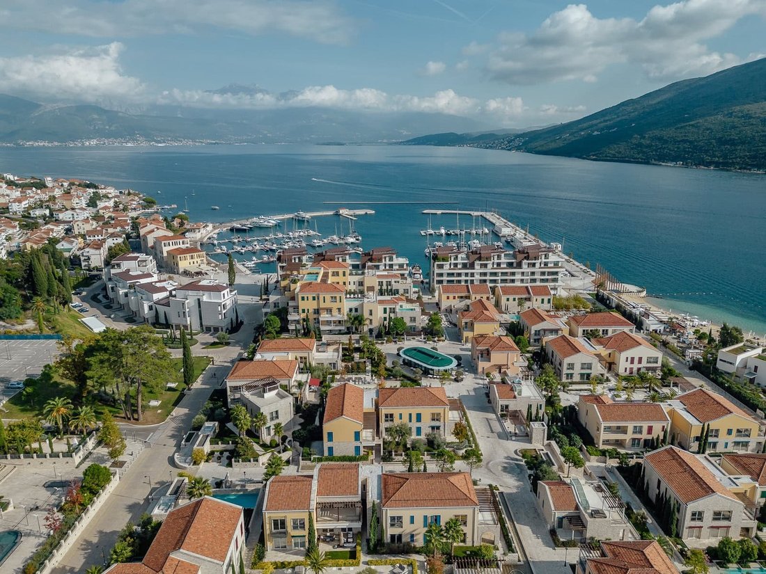 Apartment in Kumbor, Herceg Novi Municipality, Montenegro 3 - 16844786