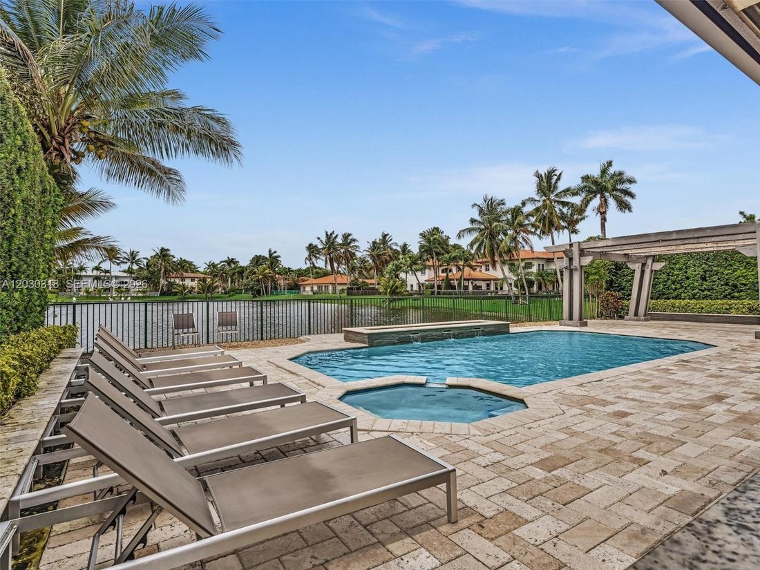 House in Hialeah, Florida, United States 4 - 18085448