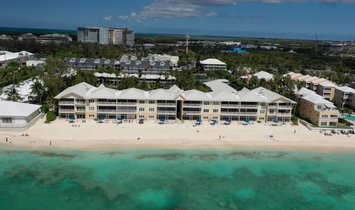 Condo in George Town, George Town, Cayman Islands 1