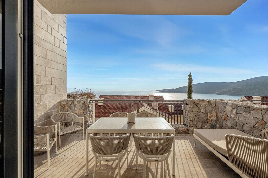 Apartment in Milovići, Tivat Municipality, Montenegro 2 - 16952652